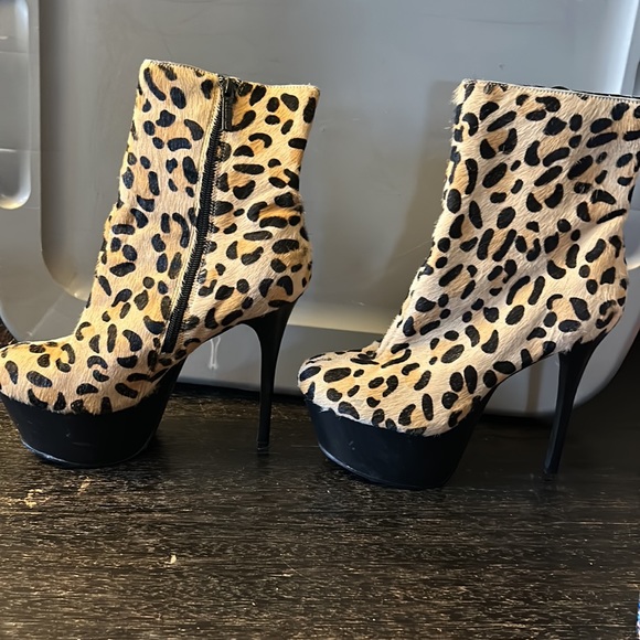Animal print, heeled booties - Picture 3 of 16